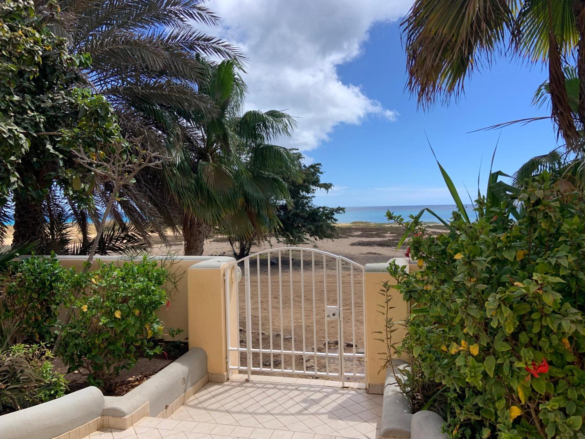 Lovely Beach Front Apartment In Santa Maria Exterior foto