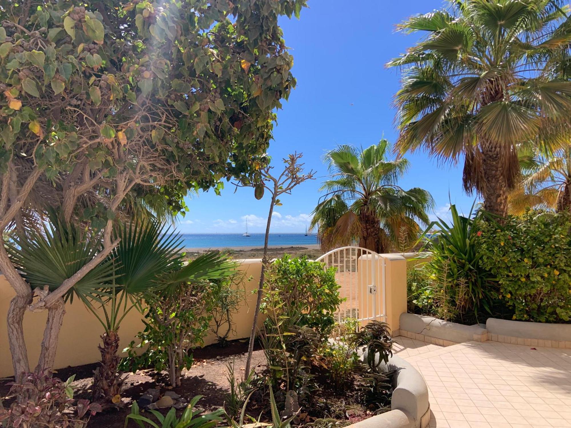 Lovely Beach Front Apartment In Santa Maria Exterior foto